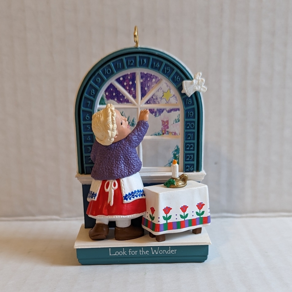 Hallmark Keepsake Ornament Look for the Wonder Advent Calendar 1993 - Picture 2 of 14
